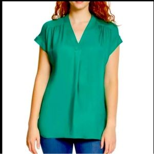 Nine West woven poplar green V-neck cap sleeve top